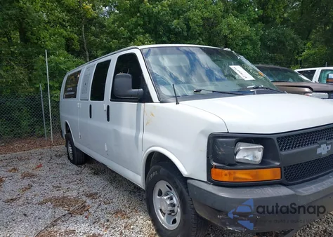2015 Chevrolet Express 2500 Work Van z USA, uszkodzony, nr VIN 1GCWGGCFXF1121507